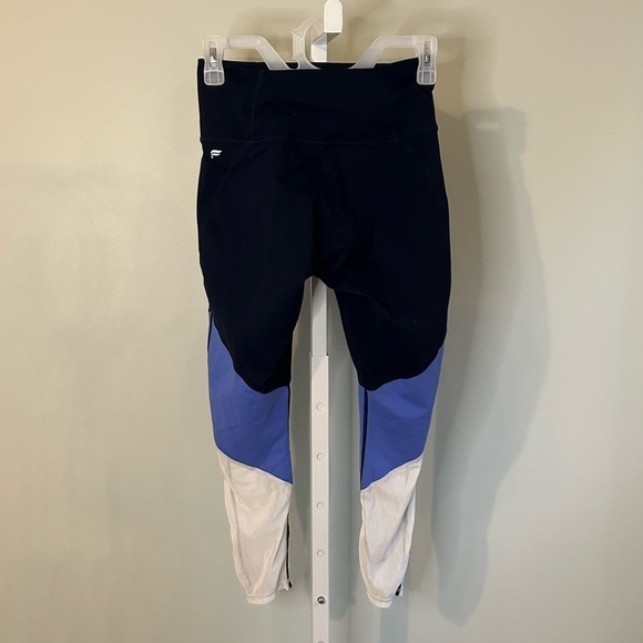 Fabletics Trinity Motion365 Mid-Rise 7/8 Legging - Picture 4 of 5